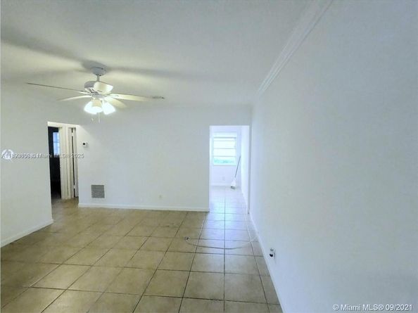 412 SW 10 St, Hallandale Beach FL 33009
