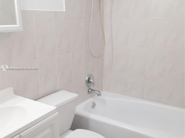 412 SW 10 St, Hallandale Beach FL 33009