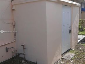 412 SW 10 St, Hallandale Beach FL 33009