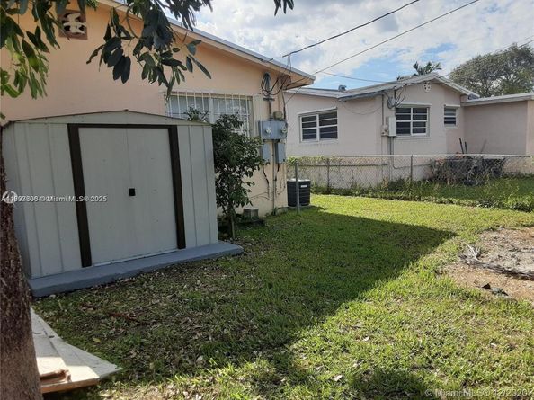 412 SW 10 St, Hallandale Beach FL 33009