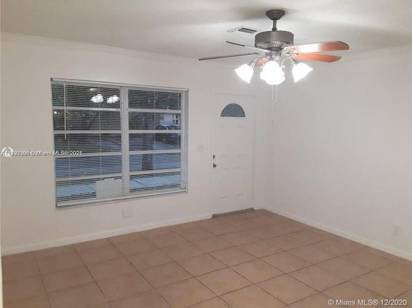 412 SW 10 St, Hallandale Beach FL 33009