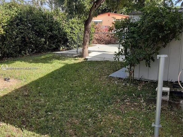 412 SW 10 St, Hallandale Beach FL 33009