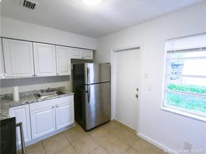 412 SW 10 St, Hallandale Beach FL 33009