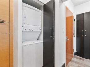 31 SE 5th St 2911, Miami FL 33131