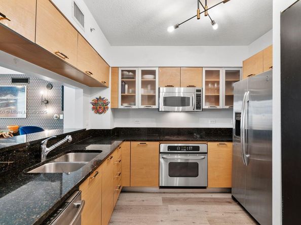 31 SE 5th St 2911, Miami FL 33131