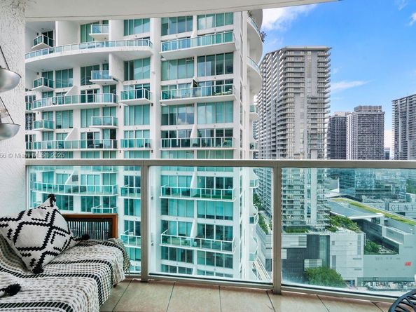 31 SE 5th St 2911, Miami FL 33131