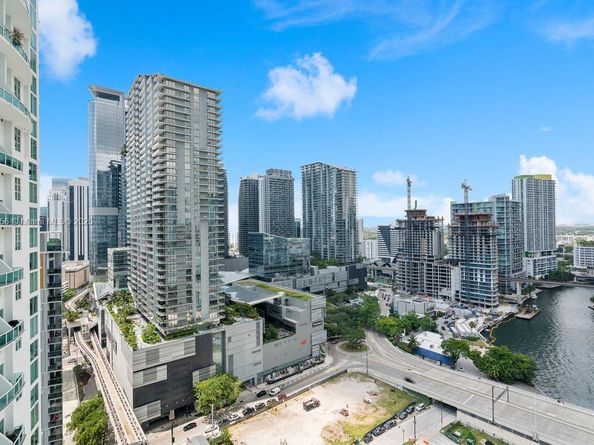 31 SE 5th St 2911, Miami FL 33131