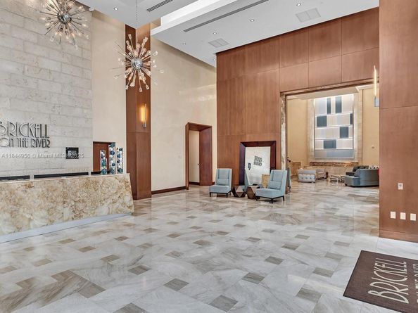 31 SE 5th St 2911, Miami FL 33131