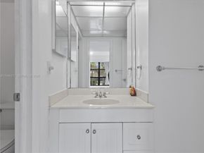 77 Crandon Blvd 3C, Key Biscayne FL 33149