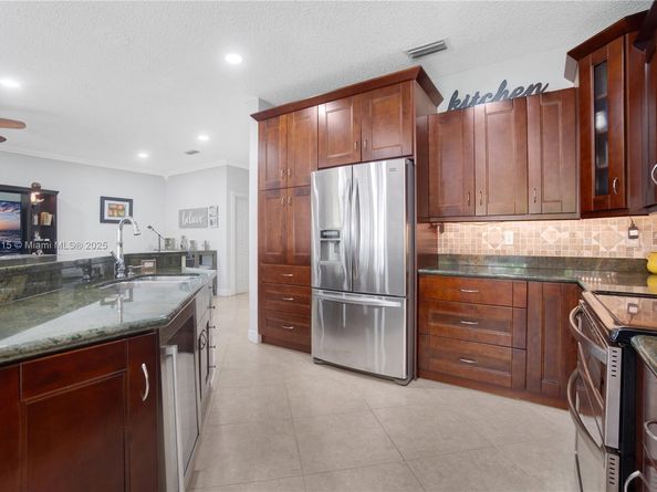 801 NW 156th Ave, Pembroke Pines FL 33028