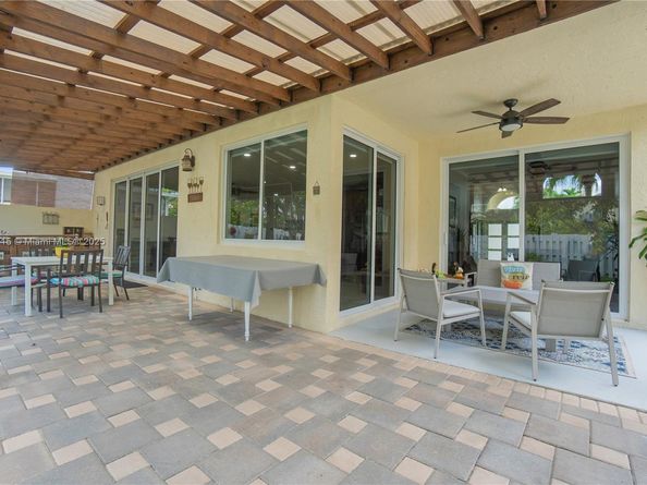 801 NW 156th Ave, Pembroke Pines FL 33028