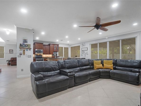 801 NW 156th Ave, Pembroke Pines FL 33028