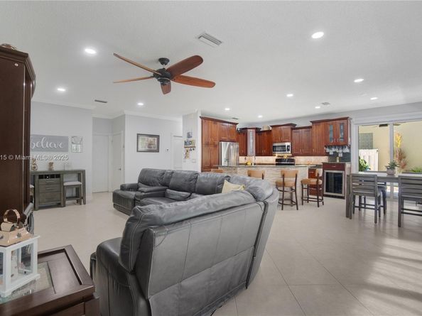 801 NW 156th Ave, Pembroke Pines FL 33028