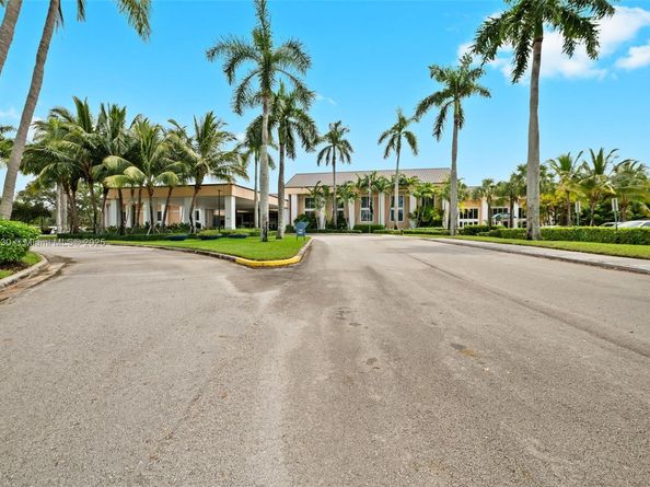 7675 Granville Dr 402, Tamarac FL 33321
