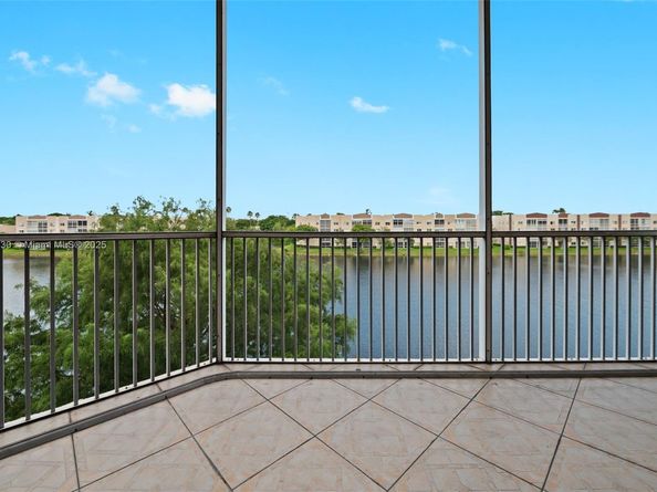 7675 Granville Dr 402, Tamarac FL 33321