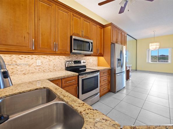 7675 Granville Dr 402, Tamarac FL 33321