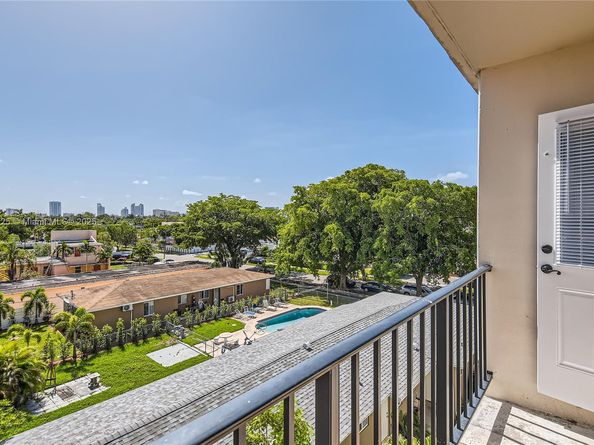 1855 Plunkett St 406, Hollywood FL 33020