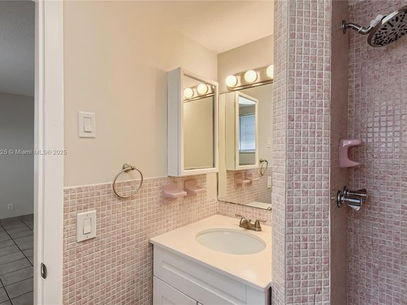 1855 Plunkett St 406, Hollywood FL 33020