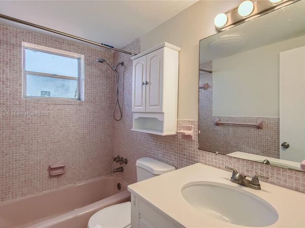 1855 Plunkett St 406, Hollywood FL 33020