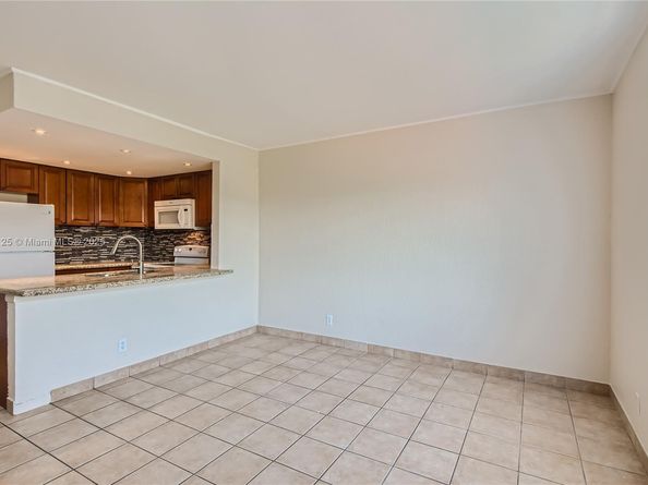 1855 Plunkett St 406, Hollywood FL 33020