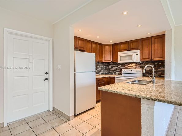 1855 Plunkett St 406, Hollywood FL 33020