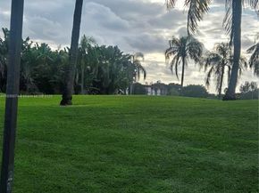 9520 S Hollybrook Lake Dr 204, Pembroke Pines FL 33025