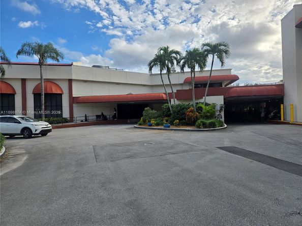 9520 S Hollybrook Lake Dr 204, Pembroke Pines FL 33025