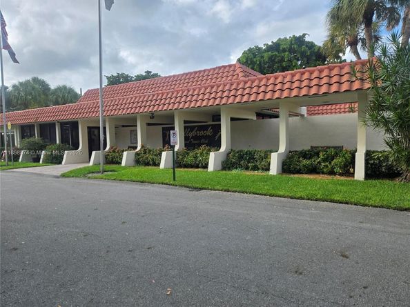 9520 S Hollybrook Lake Dr 204, Pembroke Pines FL 33025
