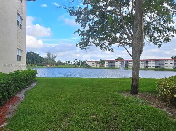 9520 S Hollybrook Lake Dr 204, Pembroke Pines FL 33025