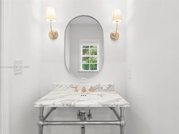 6675 Roxbury Ln, Miami Beach FL 33141