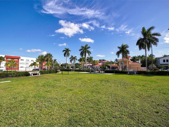 541 Blue Heron Dr 205, Hallandale Beach FL 33009