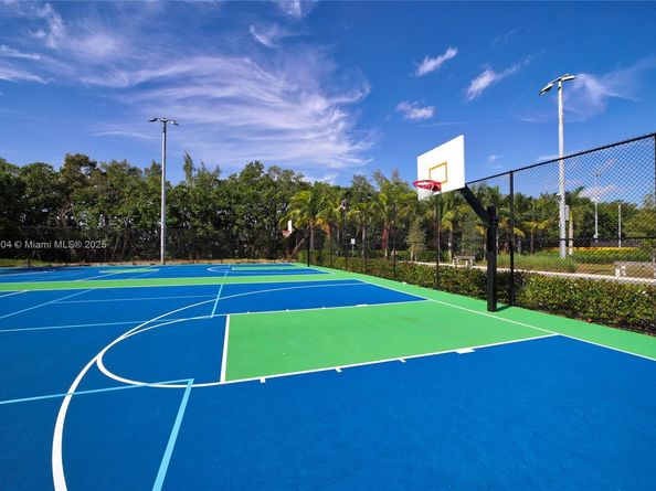 541 Blue Heron Dr 205, Hallandale Beach FL 33009