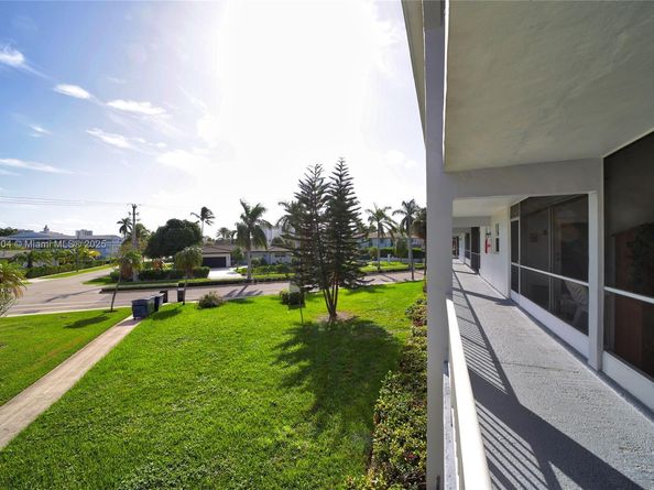 541 Blue Heron Dr 205, Hallandale Beach FL 33009