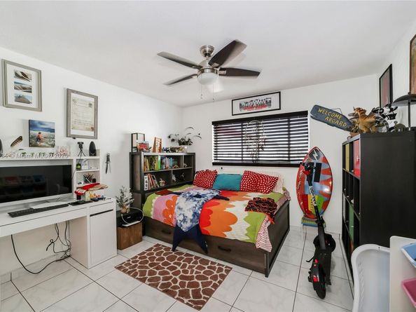 541 Blue Heron Dr 205, Hallandale Beach FL 33009