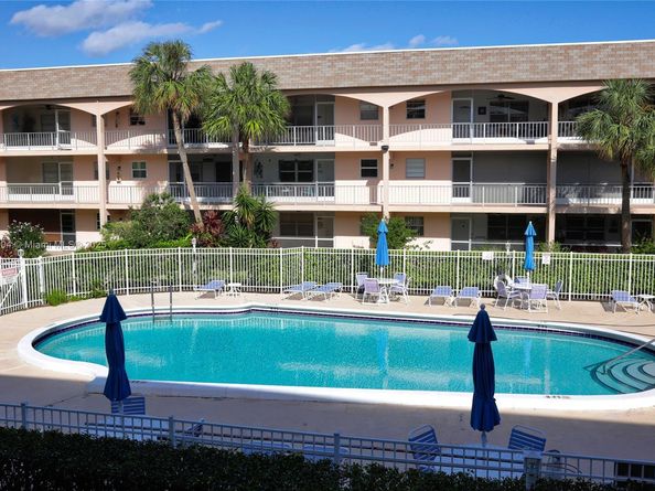 541 Blue Heron Dr 205, Hallandale Beach FL 33009