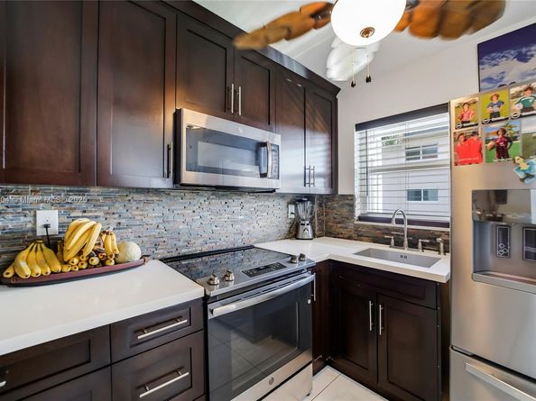 541 Blue Heron Dr 205, Hallandale Beach FL 33009