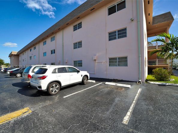 541 Blue Heron Dr 205, Hallandale Beach FL 33009