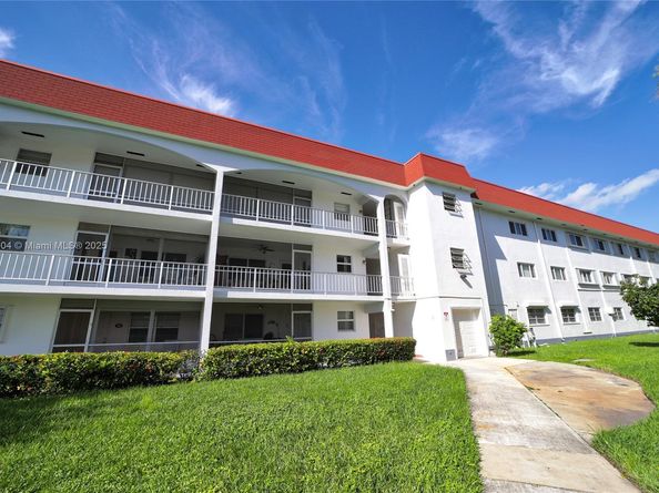 541 Blue Heron Dr 205, Hallandale Beach FL 33009