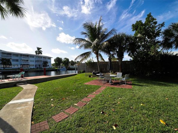 541 Blue Heron Dr 205, Hallandale Beach FL 33009