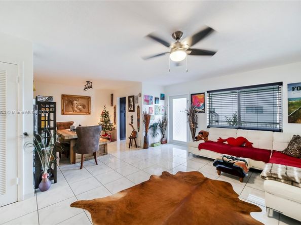 541 Blue Heron Dr 205, Hallandale Beach FL 33009