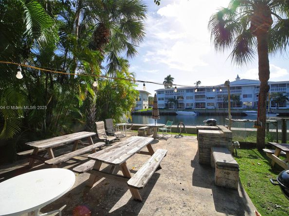 541 Blue Heron Dr 205, Hallandale Beach FL 33009