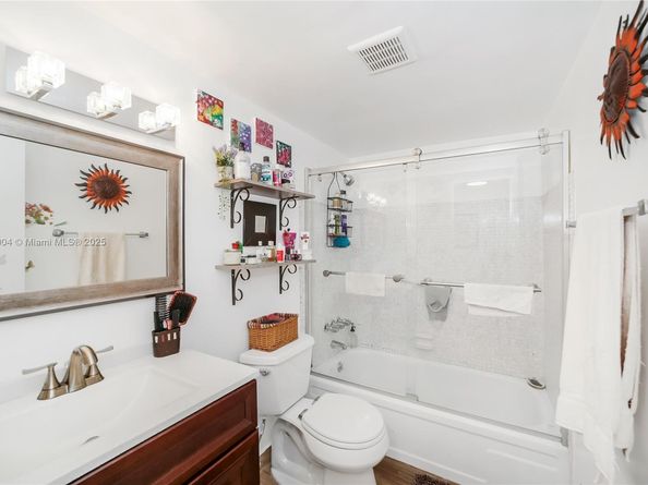 541 Blue Heron Dr 205, Hallandale Beach FL 33009