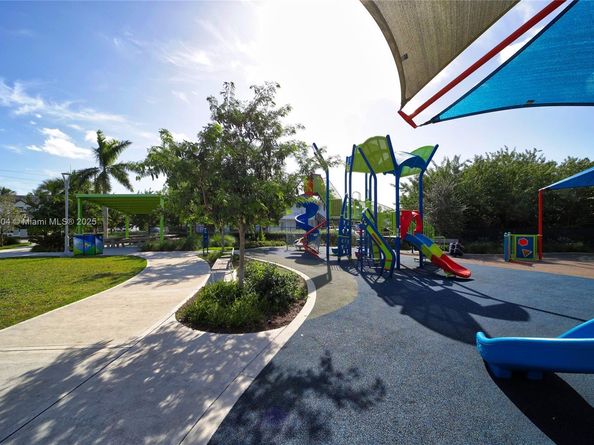 541 Blue Heron Dr 205, Hallandale Beach FL 33009