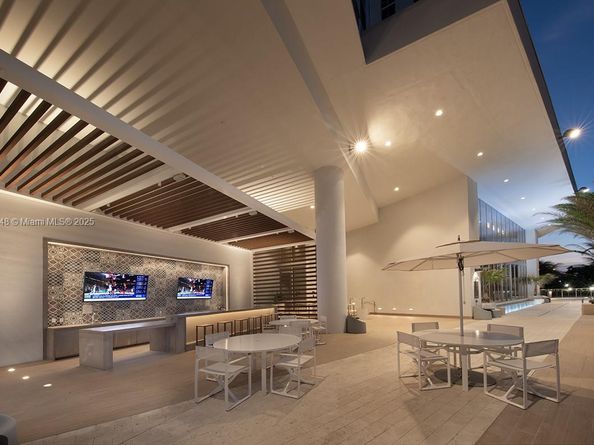 16385 Biscayne Blvd 1601, North Miami Beach FL 33160