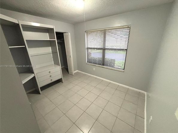 120 Roselle Ct, Royal Palm Beach FL 33411