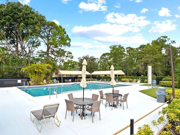 120 Roselle Ct, Royal Palm Beach FL 33411
