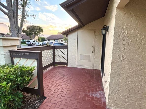 120 Roselle Ct, Royal Palm Beach FL 33411