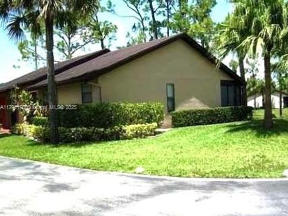 120 Roselle Ct, Royal Palm Beach FL 33411