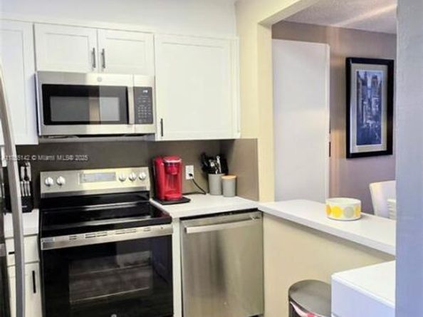 9480 Sunrise Lakes Blvd 306, Sunrise FL 33322
