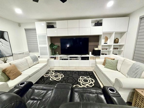 547 Cascade Falls Dr, Weston FL 33327
